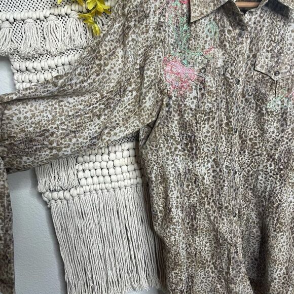 Wrangler Leopard Button Front Floral Embroidered Top - Picture 4 of 6